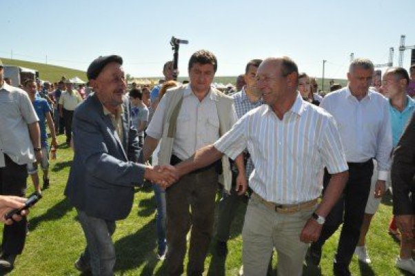 De ce a vrut Băsescu să vină în comuna Peştera